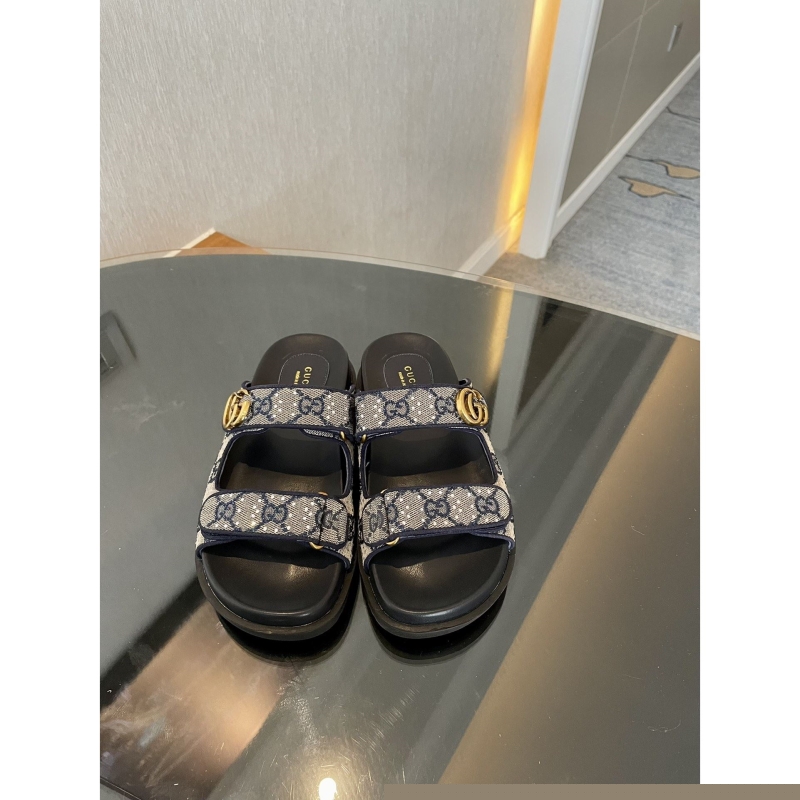 G*u*i sandals